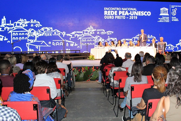 O secretário Edelves Luna destacou a importância do desenvolvimento de projetos sobre a cultura de paz no ambiente escolar. Foto: Rose de Paula (ACS/SEE)